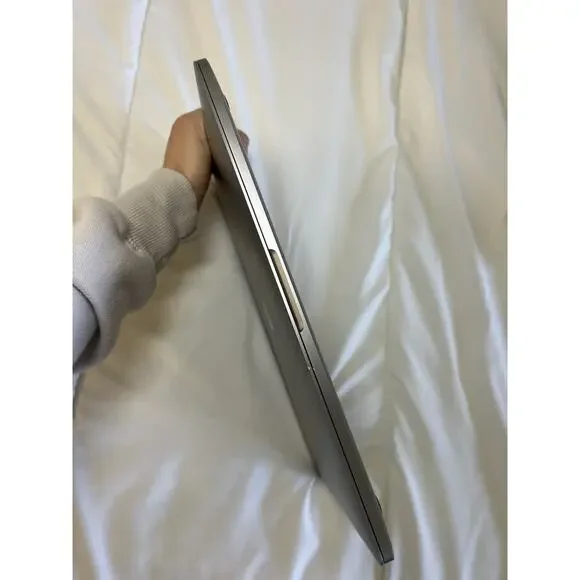 Apple MacBook Pro 13 Silver Touch Bar 2020 Intel Core I5, 8GB RAM, 250GB SSD